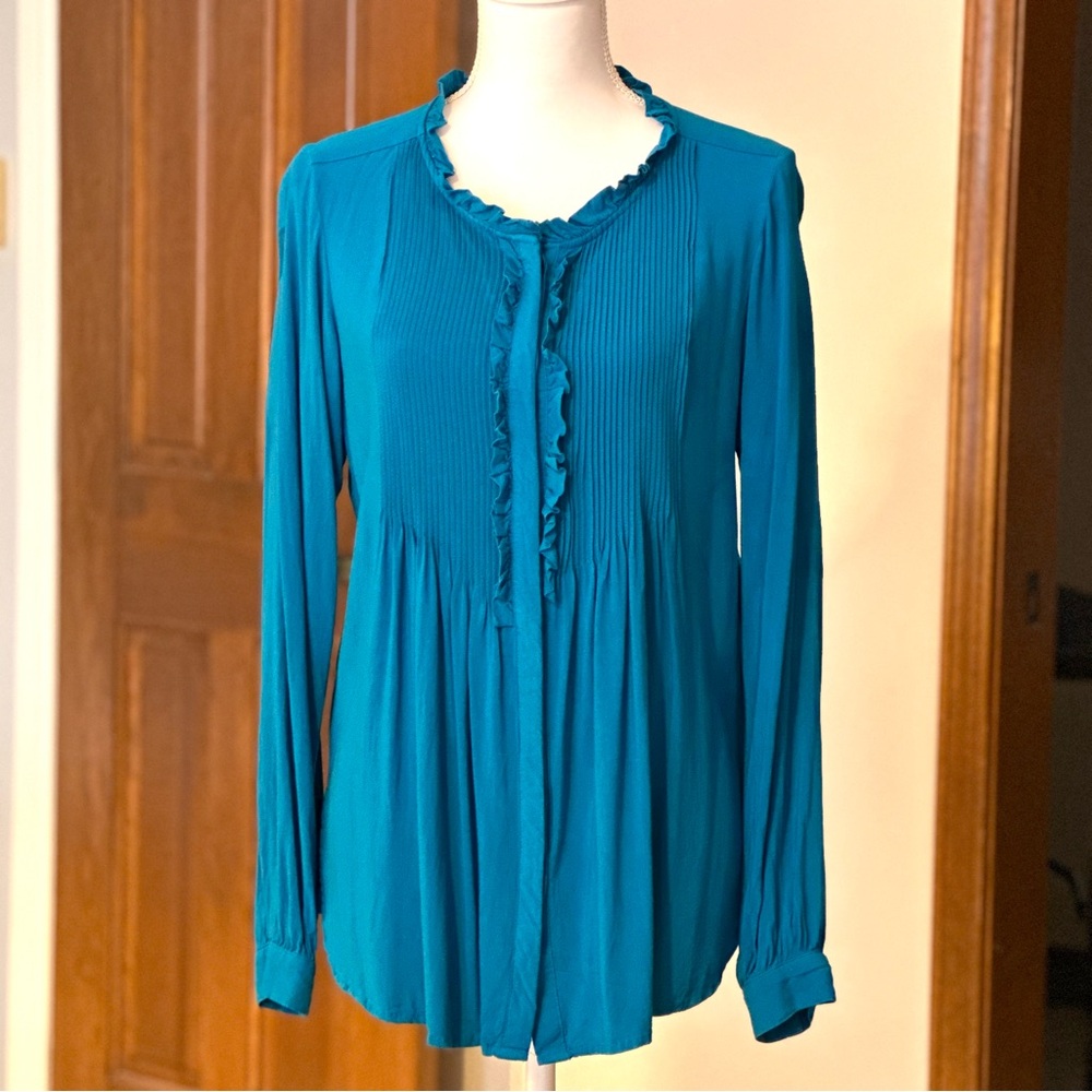 Sundance turquoise rayon blouse with front ruffles & fine pleats front & back